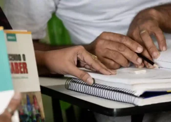 Programa oferece EJA gratuito e bolsa de R$ 150 em Castanhal