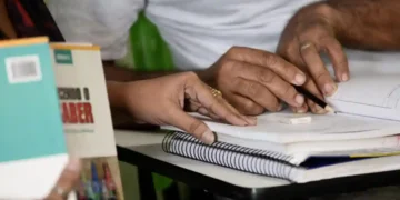 Programa oferece EJA gratuito e bolsa de R$ 150 em Castanhal